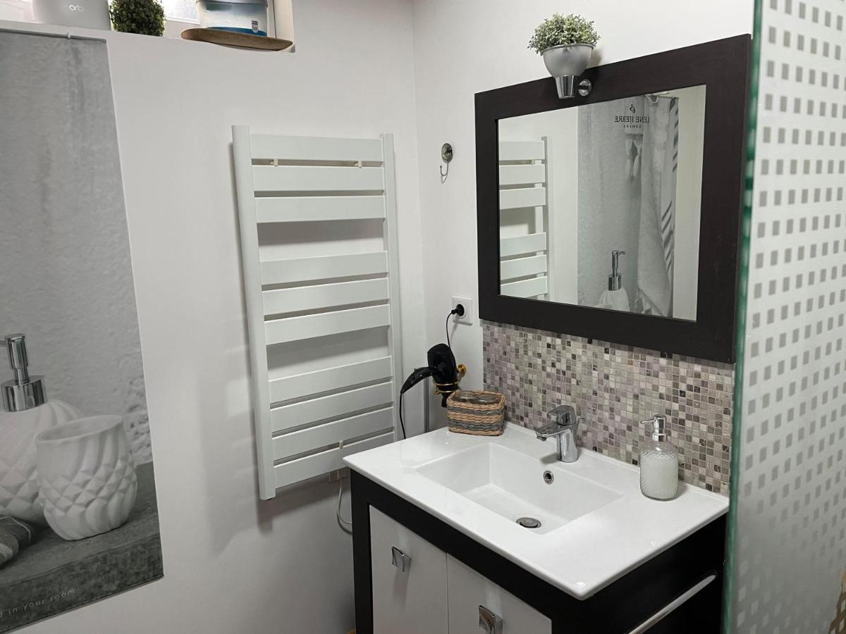 Jolie Annexe Du Mas Dans Le Coeur De La Garrigue Nimoise Villa นีมส์ ภายนอก รูปภาพ